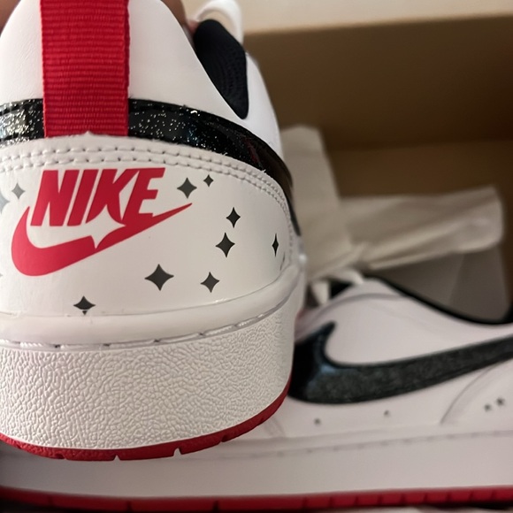 ✨ Nike Court Borough Low SE ✨ - Picture 4 of 7